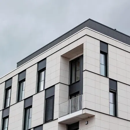 Henry's Appt With A Private 415 - Shared Kitchen *