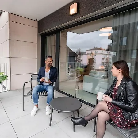 Henry's Appt With A Private 415 - Shared Kitchen Apartmán