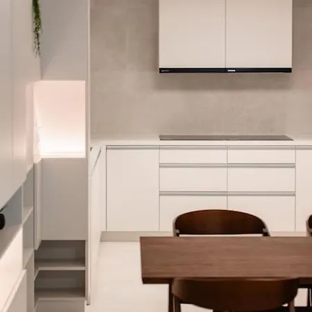 Henry's Appt With A Private 415 - Shared Kitchen