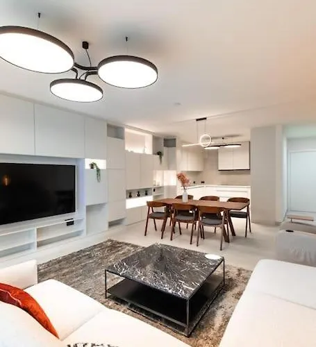 Henry's Appt With A Private 415 - Shared Kitchen