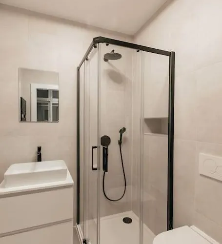 Henry's Appt With A Private 415 - Shared Kitchen 아파트