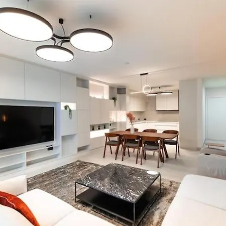 Henry's Appt With A Private 415 - Shared Kitchen